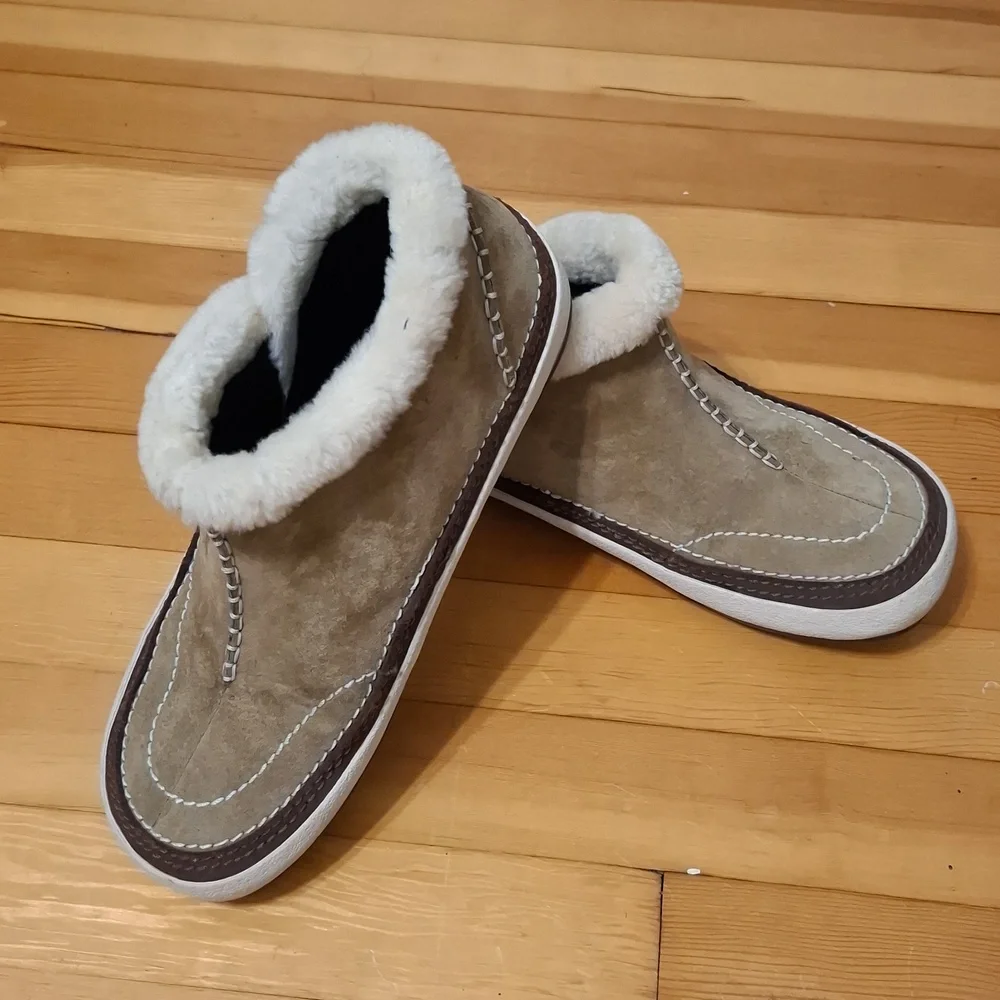 Merrell Spirit Tibet sz 8, tan suede boots, faux fir trim. NWOT